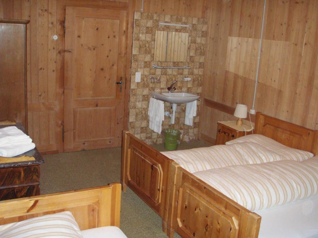 Hotel Posthaus Urigen Unterschachen Room photo