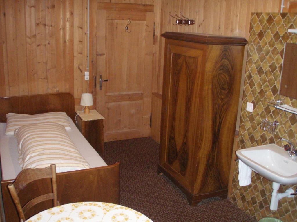 Hotel Posthaus Urigen Unterschachen Room photo